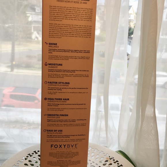 Foxy Bae 25mm Rose Gold Curling Wand - Picture 3 of 4